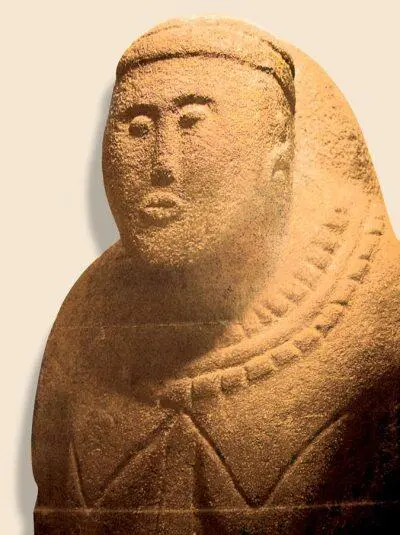 Голова монголоидные черты женской статуи XII век Каменные изваяния - фото 1