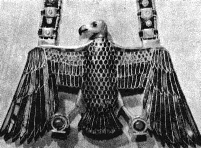 Рис 15 Подвеска обнаруженная на мумии Тутанхамона изображение богини - фото 6
