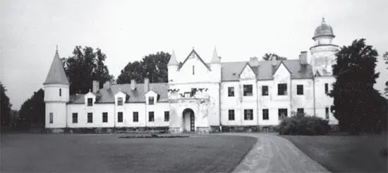 Замок в поместье Алатскиви Современный вид 2005 г Фото автора - фото 15