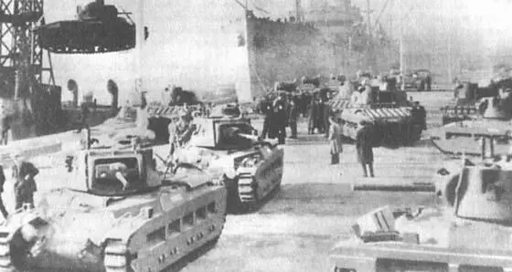 Разгрузка английских танков Матильда в порту г Архангельска Февраль 1942 г - фото 2