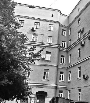 Тот самый дом в Голиковском переулке те самые окна на пятом этаже и тот самый - фото 6
