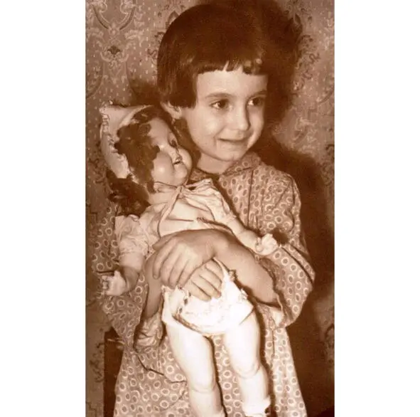 Я с немецкой куклой 1958 г Смотреть куклу собралась вся наша коммунальная - фото 6