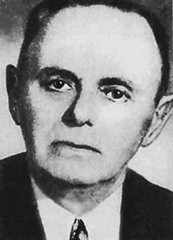 Поэтсатирик мемуарист Родился и вырос в Елисаветграде учился в Одессе и - фото 13