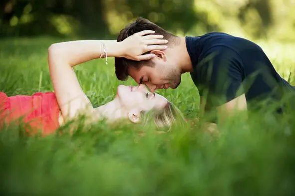 Как хочется обнять не отпускать Вдыхать и целовать твои ладони К белеющей - фото 4