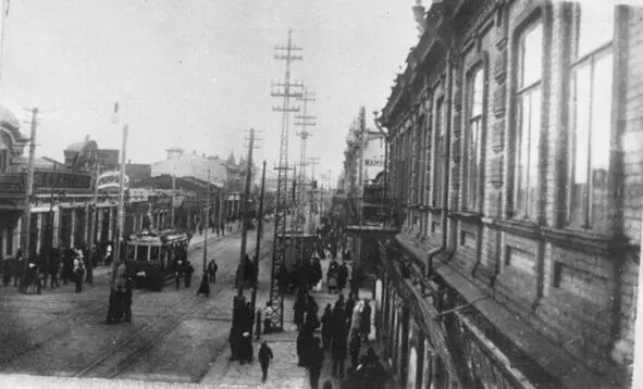 ул Красная бывший меховой магазин Попсуйшапки с лева 1919 год Фёдор - фото 10