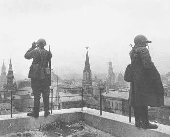 На крыше гостиницы Москва Бомбоубежище на станции метро Маяковская - фото 34