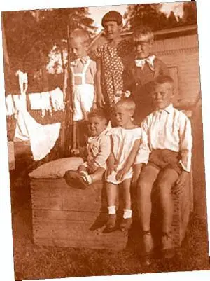Остальных родственников разметала война и революция Ирина старшая сестра - фото 67