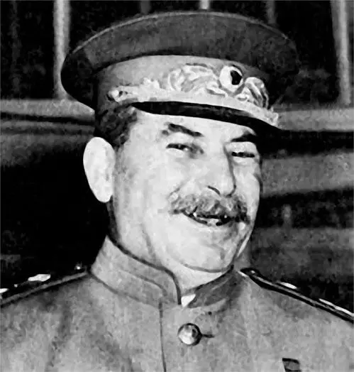 Сталин улыбался редко чаще всего между делами хотя никто и никогда не мог - фото 9
