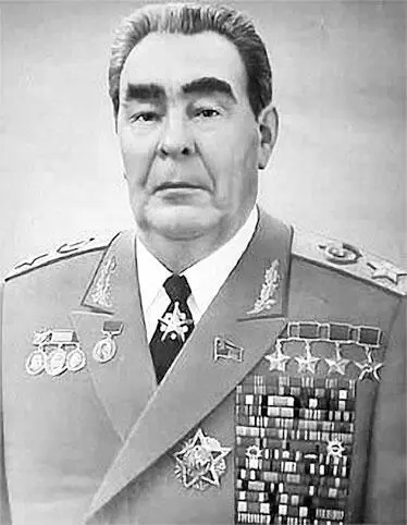 Маршал маршалов Леонид Ильич Брежнев 19061982 в парадном облачении - фото 13