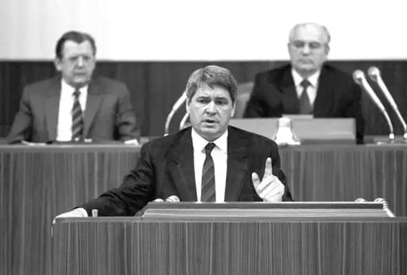 Афанасьев Вот что говорил Афанасьев Ю И ректор Московского государственного - фото 12