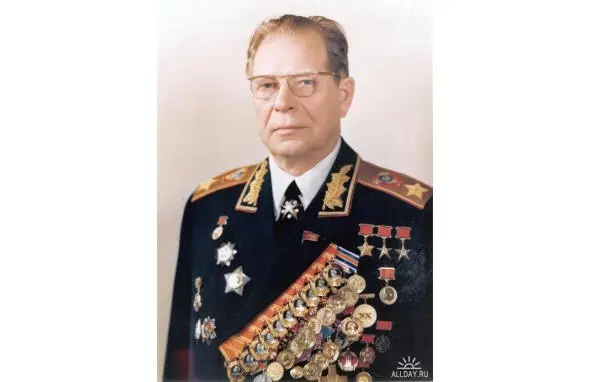 Президиум Верховного Совета СССР постановил назначить тов Устинова Дмитрия - фото 10