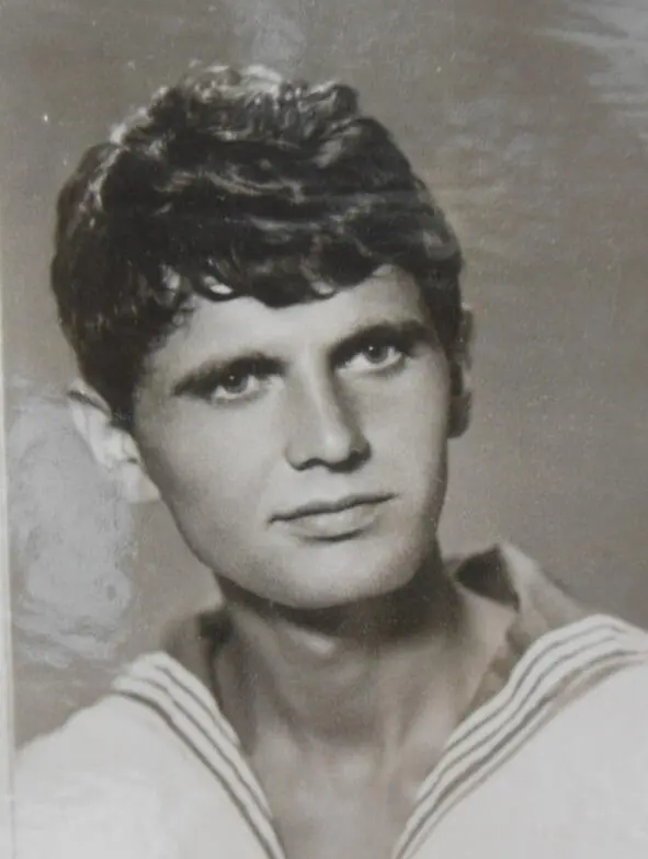 АНАТОЛИЙ ГОРОХОВСКИЙ г Петродворец ВВМУРЭ им А С Попова 19631966 гг - фото 3