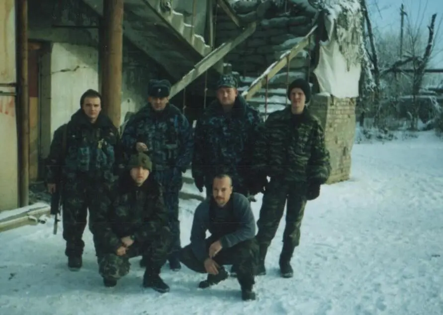 Фото декабрь 2002 г Грозный Провожают отряд обрывается лето Провожают - фото 16