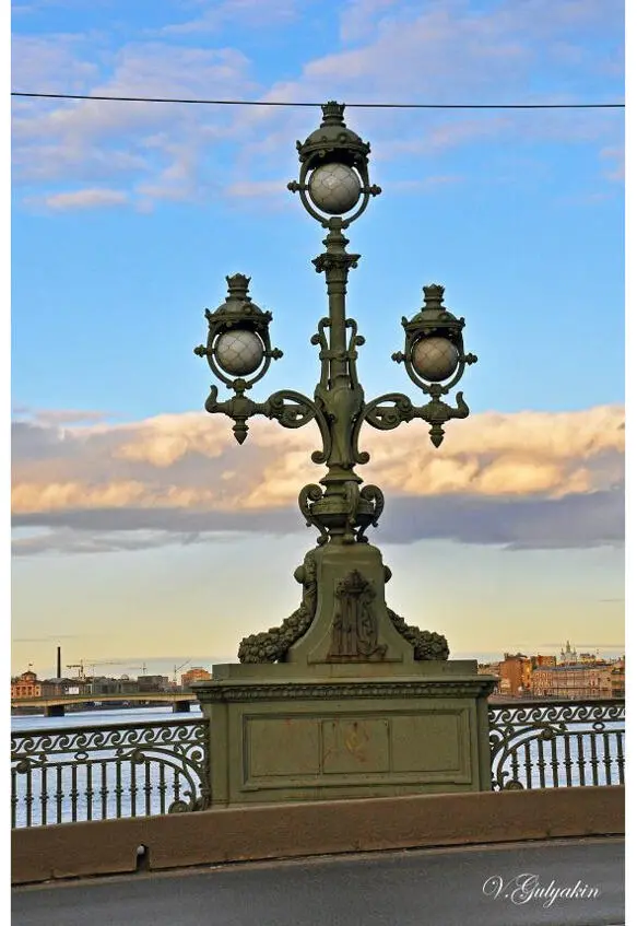 Фонарные столбы и светильники моста Пилоны - фото 4