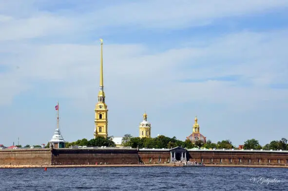 Панорама СанктПетербургской Петропавловской крепости на правом берегу Невы - фото 7