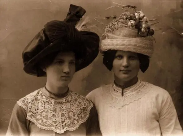 Александра слева и Эмилия ПавловичиВалахановичи 1913 год Дом на - фото 15