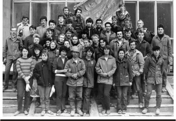 Комсомольцы Сибакадемстроя на субботнике Реконструкция ДК Юность 1985 г - фото 14
