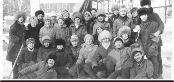 Комсомольский субботник ДК Юность 1985 20 ЛЕТ СПУСТЯ Я отсканировал - фото 16