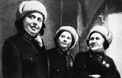 Диспетчеры прифронтового отделения В Кобелева Е Чертыдуб 3 Левачкова В - фото 47