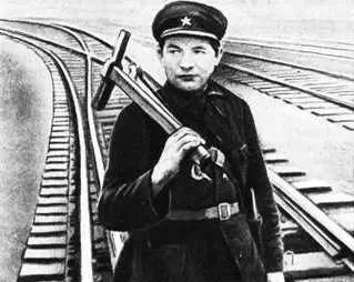 Н П Павлов путевой обходчик Несмотря на частые обстрелы противника - фото 58
