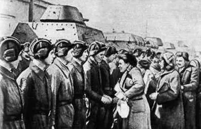 Москвичи провожают бронепоезд Советский железнодорожник на фронт Дивизион - фото 100