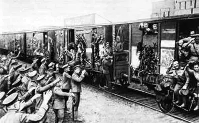 Воинский эшелон следует на Дальний Восток 1945 год Пришлось вспоминал Маршал - фото 122