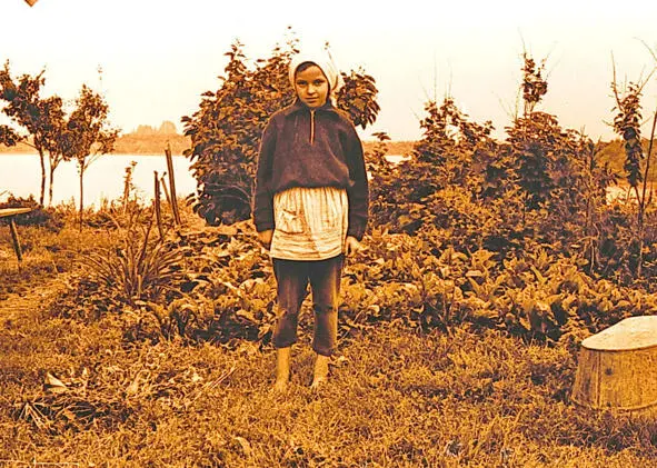 Старшая девочка из семьи Калиновых Из окон деревенских домов открывался - фото 28