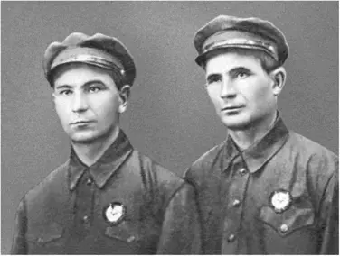 Братья Буденного Леонид и Емельян командиры конных эскадронов Начальник - фото 11