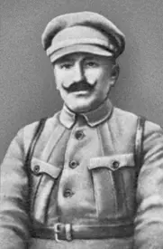 Начальник штаба Первой конной С А Зотов Начальник дивизии И Р Апанасенко - фото 12