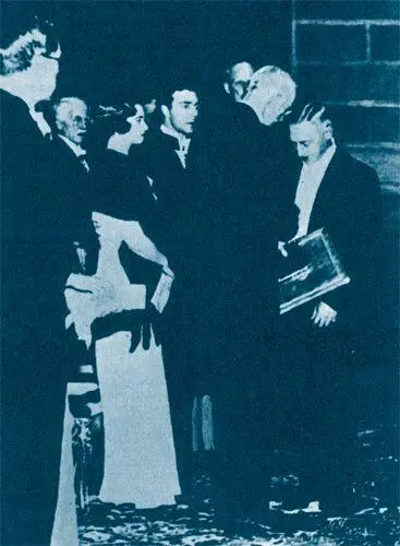 Шведский король Густав V вручает И А Бунину диплом нобелевского лауреата и - фото 70