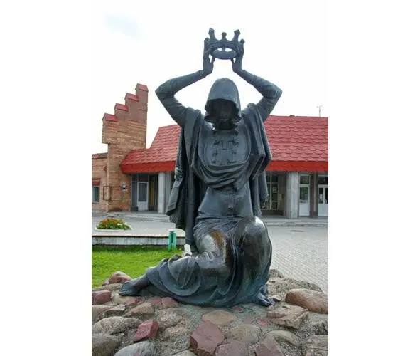 Памятник Рогнеде и ее сыну Изяславу г Заславль Беларусь В 980 году Владимир - фото 1