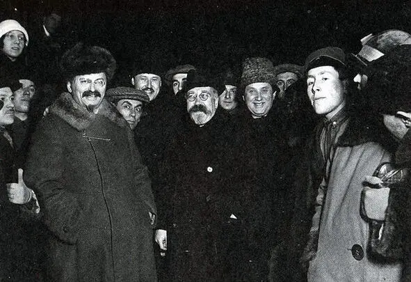 и Троцкий сам по себе решили свалить Сталина В итоге в конце ноября - фото 7