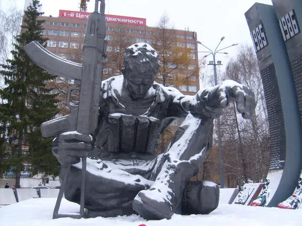 г Екатеринбург Памятник Афганцам 2003 год Да и это колечко была мелочь да - фото 26