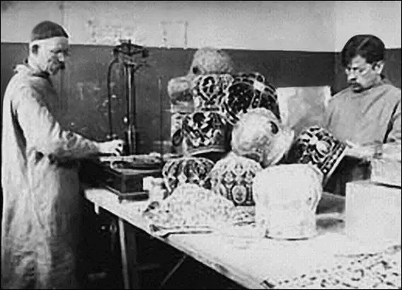 Изъятие церковных ценностей Фото 1920х гг В 1925 г был создан Смоленский - фото 17