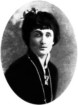 Анна Ахматова 1915 г В сущности никто не знает в какую эпоху он живет Так и - фото 53
