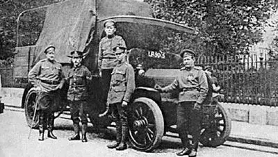 Борис Анреп крайний справа с сослуживцами По твердому гребню сугроба - фото 75