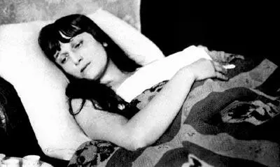 Анна Ахматова 1920е годы С юности еще в ту пору когда пришлось ютиться по - фото 99