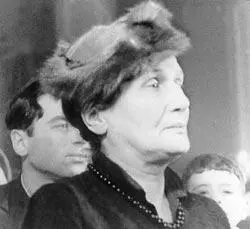Анна Ахматова на писательском собрании Ленинград Начало 1946 г Еще на всем - фото 132
