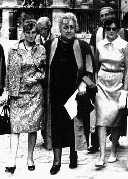 Анна Ахматова и Анна Каминская Лондон 5 июня 1965 г Георгий Адамович - фото 154