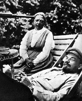 В И Ленин с Н К Крупской В ночь с 8 20 на 9 21 декабря 1895 года Ленин - фото 16