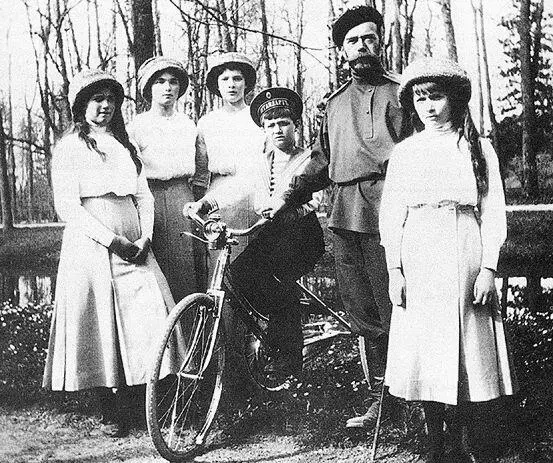 Семья Николая II Первые 8 лет он изучал программу гимназического курса Особый - фото 10