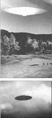 Летающая тарелка фотофакт или фотофокус Несколько активистов кинулись к - фото 39