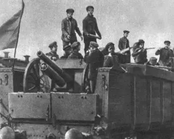 Бронелетучка на Восточном фронте Л Д Троцкий беседует с красноармейцами - фото 15