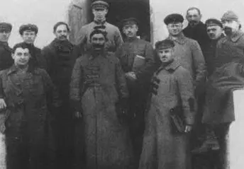 Победители Гражданской войны Первый ряд слева направо М Н Тухачевский С - фото 25