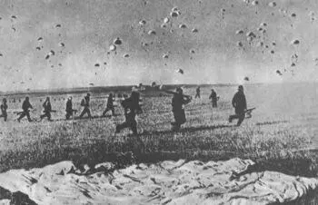 Высадка первого массового воздушного десанта на учениях Киевского военного - фото 39