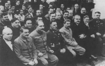 Совещание высшего руководства ВКПб и Красной армии В первом ряду Н С - фото 44
