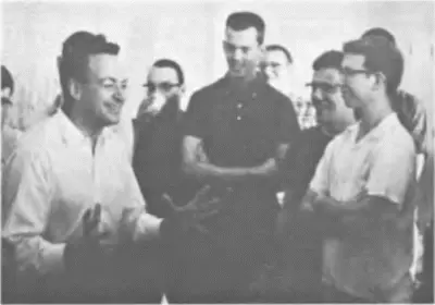 Час кофе в Студенческом центре Виннет 1964 Калтех Жестикуляция во время - фото 6