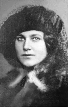 Лариса Рейснер 1925 Лариса Рейснер в центре в Минске во время процесса - фото 57