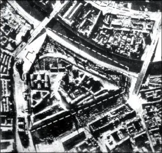 Фрагмент аэрофотоснимка центра Москвы сделанного немецким - фото 22