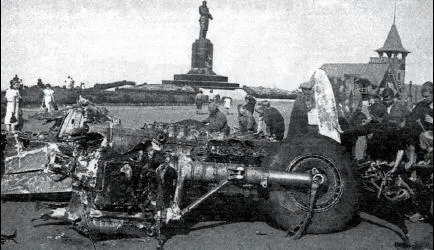 Обломки Юнкерса Ju88 протараненного П Шавуриным выставленные на пл - фото 51